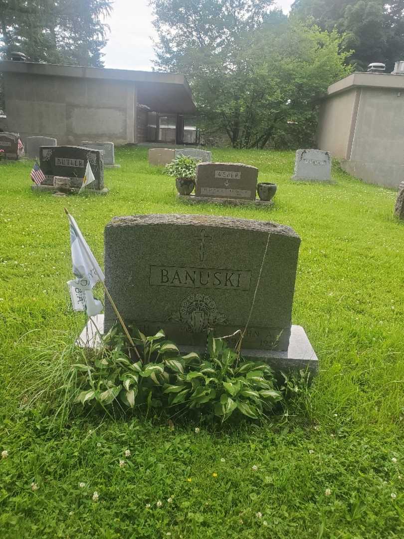 Edith A. Banuski's grave. Photo 2