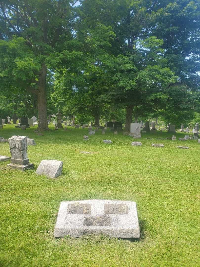 Chapman Minaker's grave. Photo 2