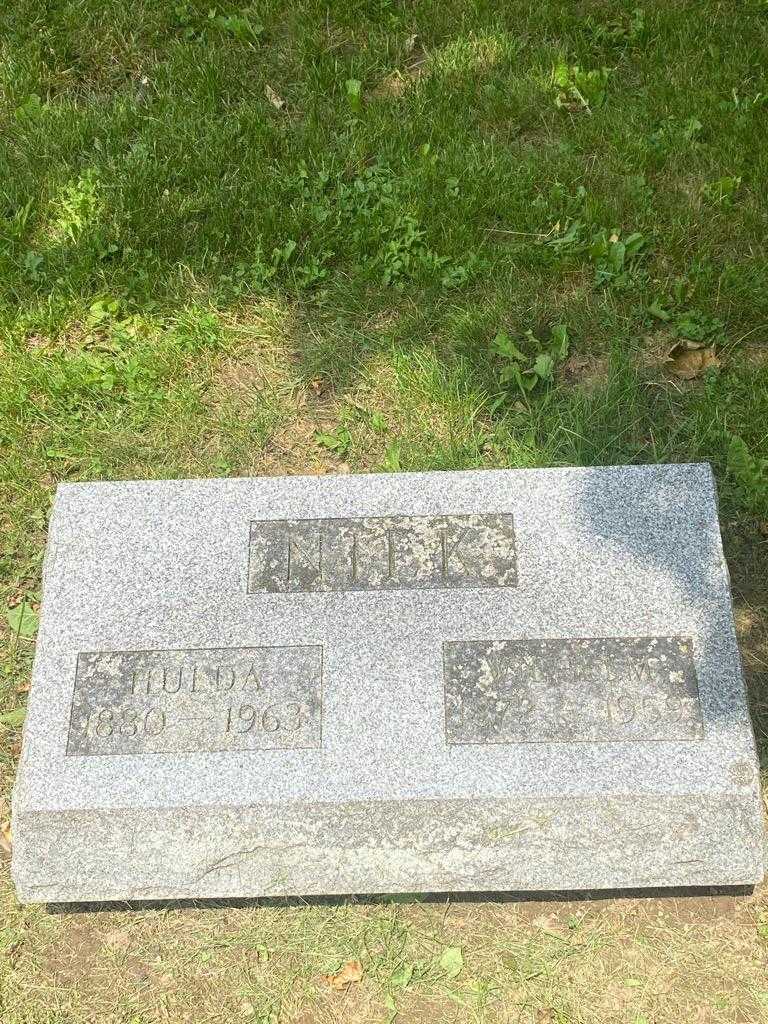 Hulda Niek's grave. Photo 3