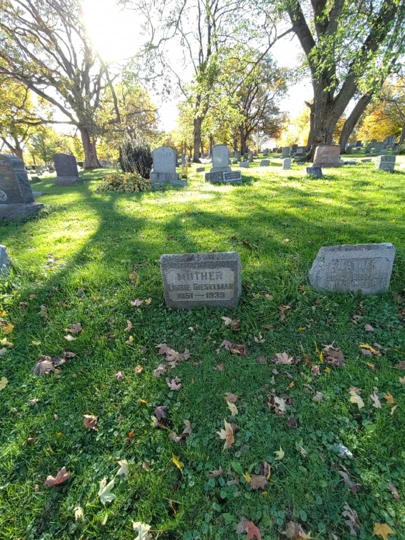 Libbie Gieselman's grave. Photo 1