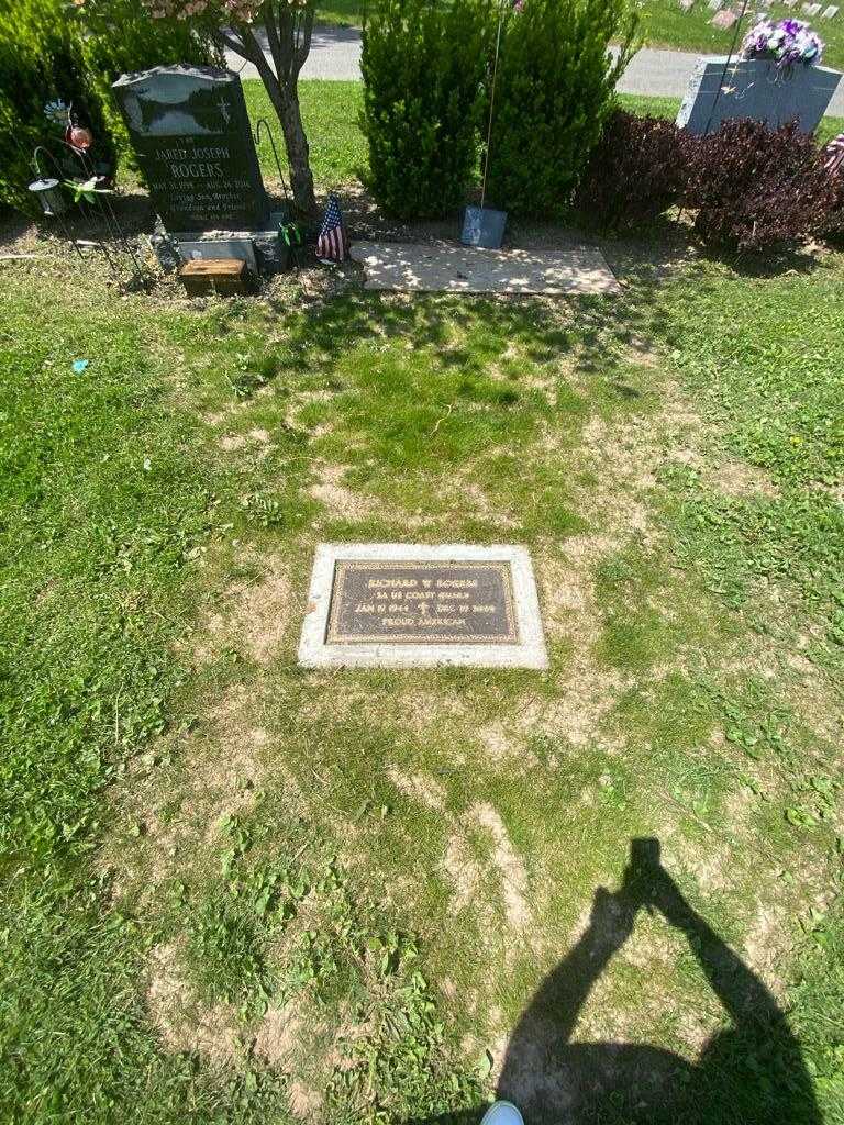 Richard W. Rogers's grave. Photo 2