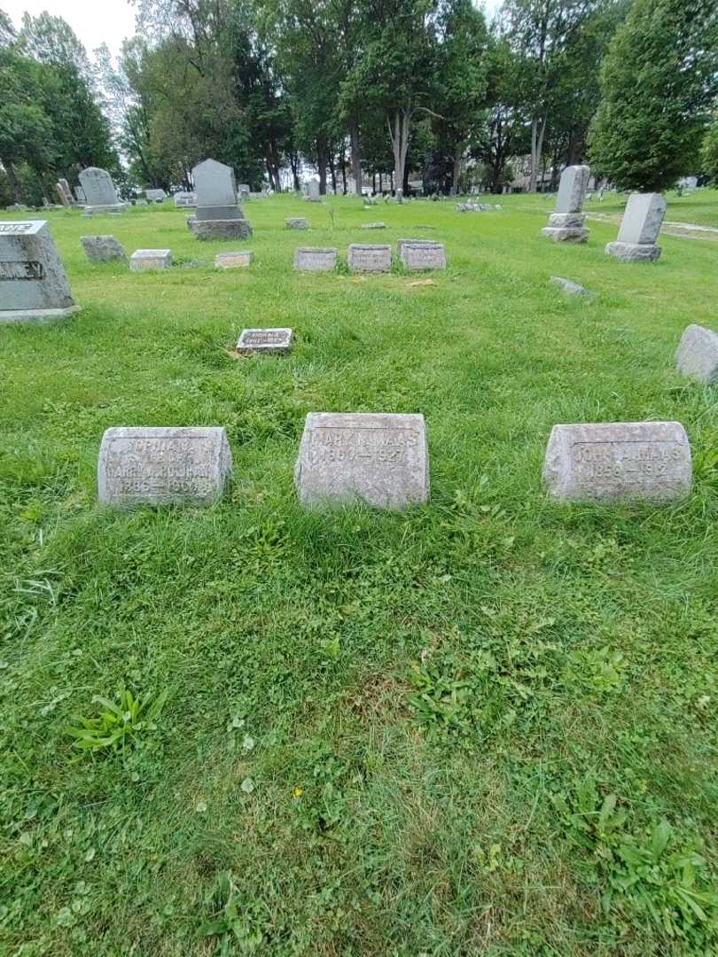 Mary N. Maas's grave. Photo 1