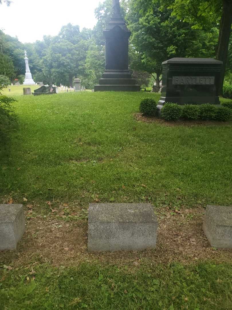 Elizabeth M. Schoeneck's grave. Photo 1