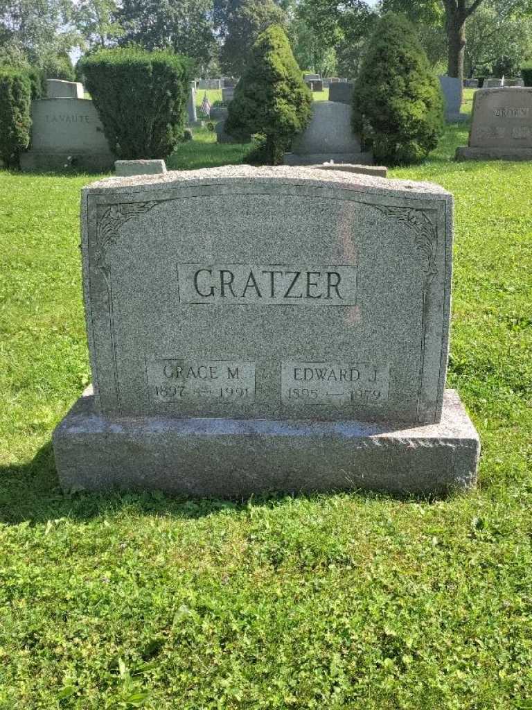 Grace M. Gratzer's grave. Photo 3