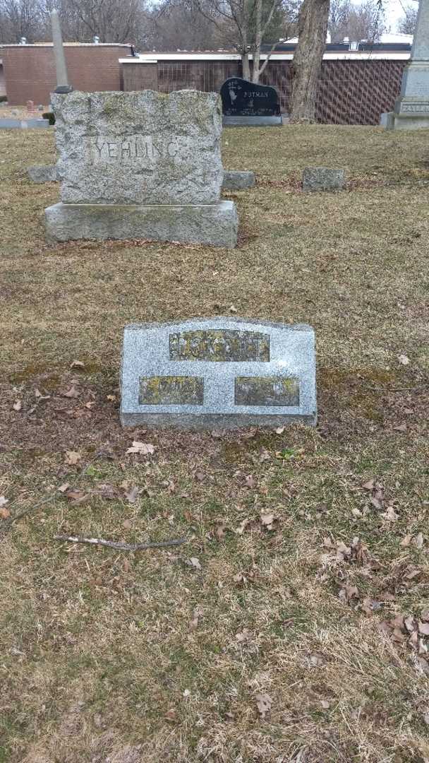 Edith Eckert's grave. Photo 3