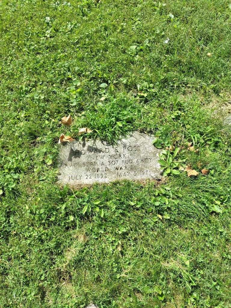 Howard E. Post's grave. Photo 2