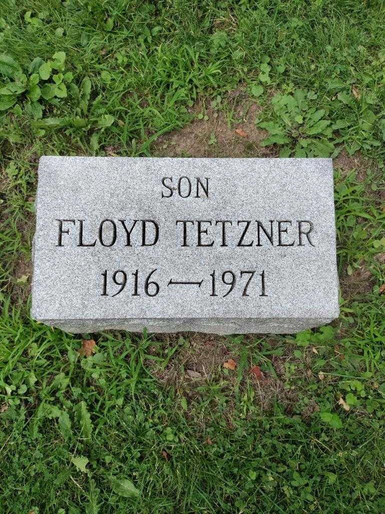 Floyd Tetzner's grave. Photo 3