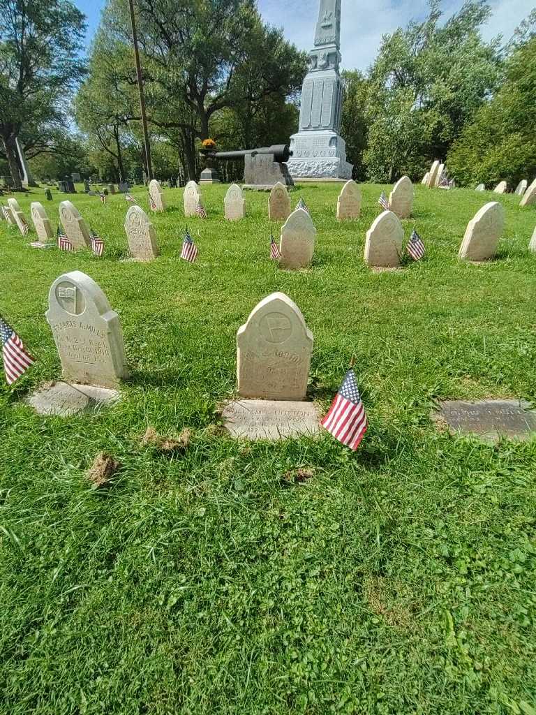 William L. Norton's grave. Photo 2