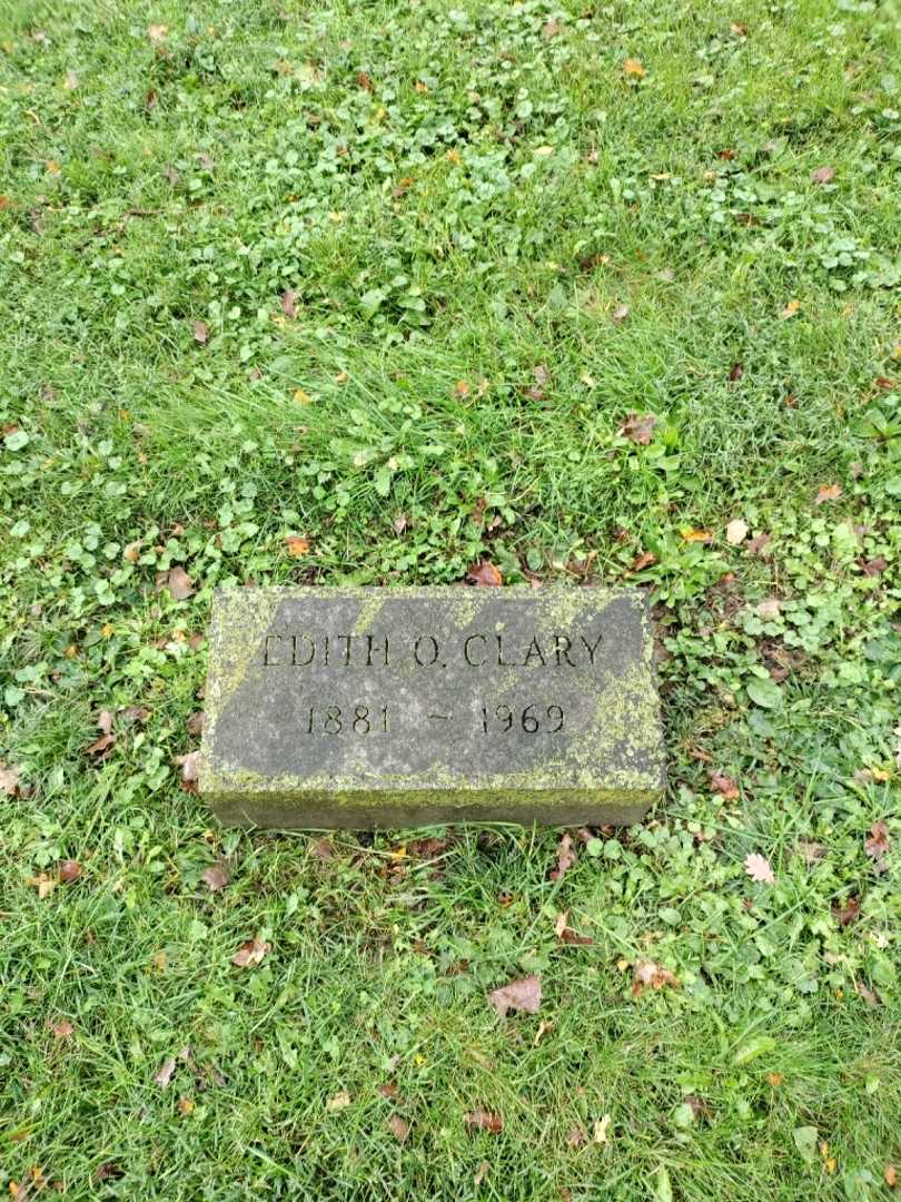 Edith O. Clary's grave. Photo 2