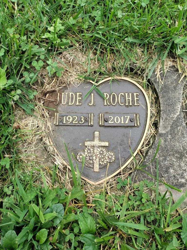 Jude J. Roche's grave. Photo 2