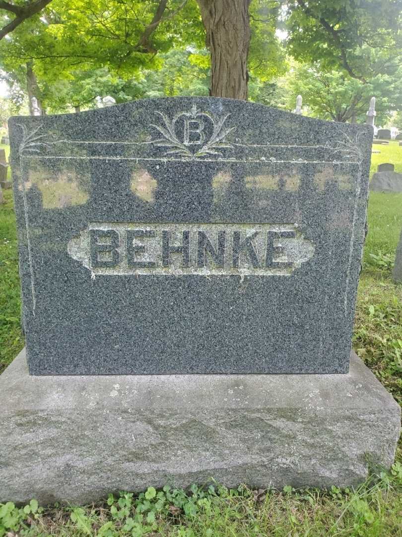 Augusta Behnke's grave. Photo 5