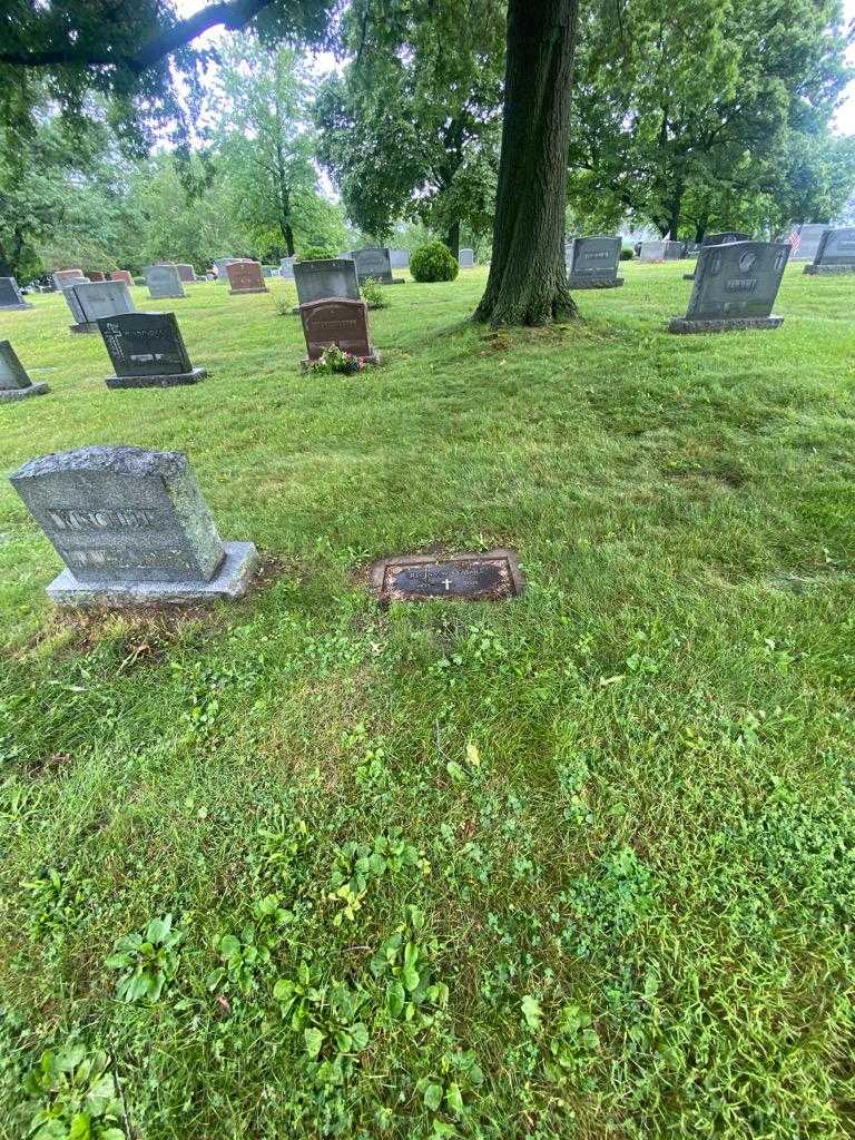 Regina W. O'Mara's grave. Photo 1