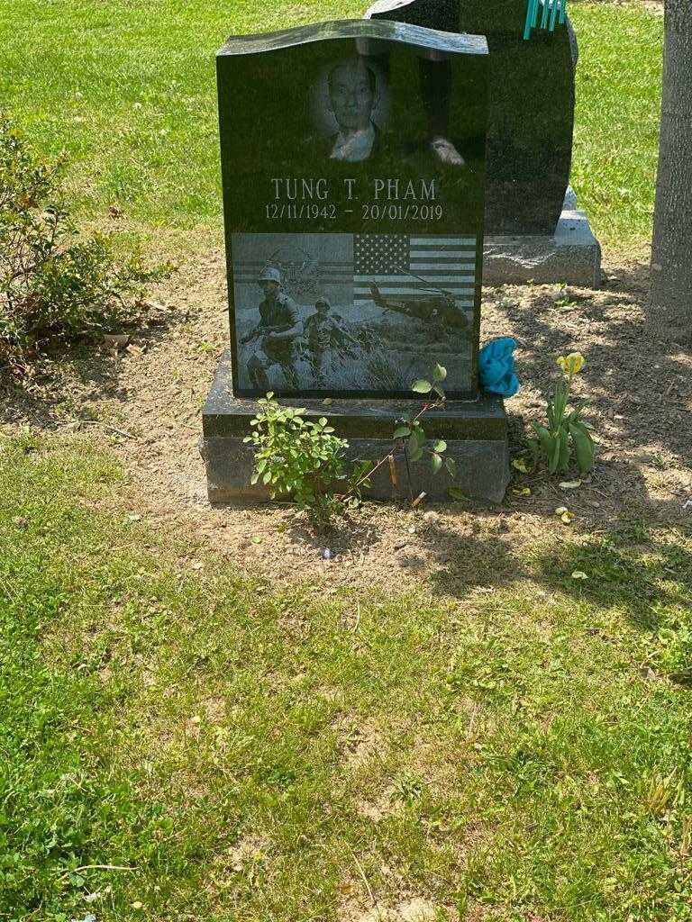 Pham T. Tung's grave. Photo 1
