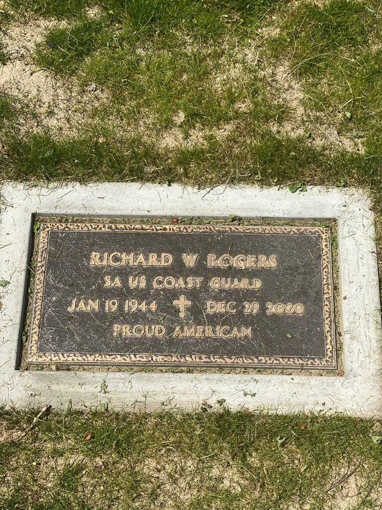 Richard W. Rogers's grave. Photo 1