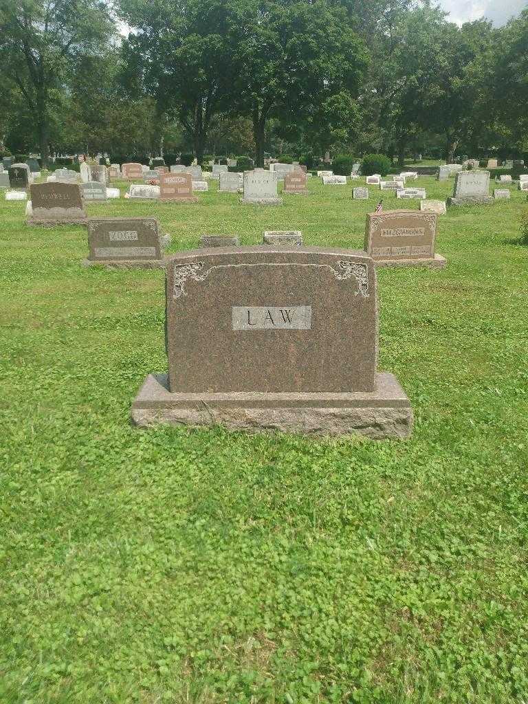 Dorothy I. Law's grave. Photo 1