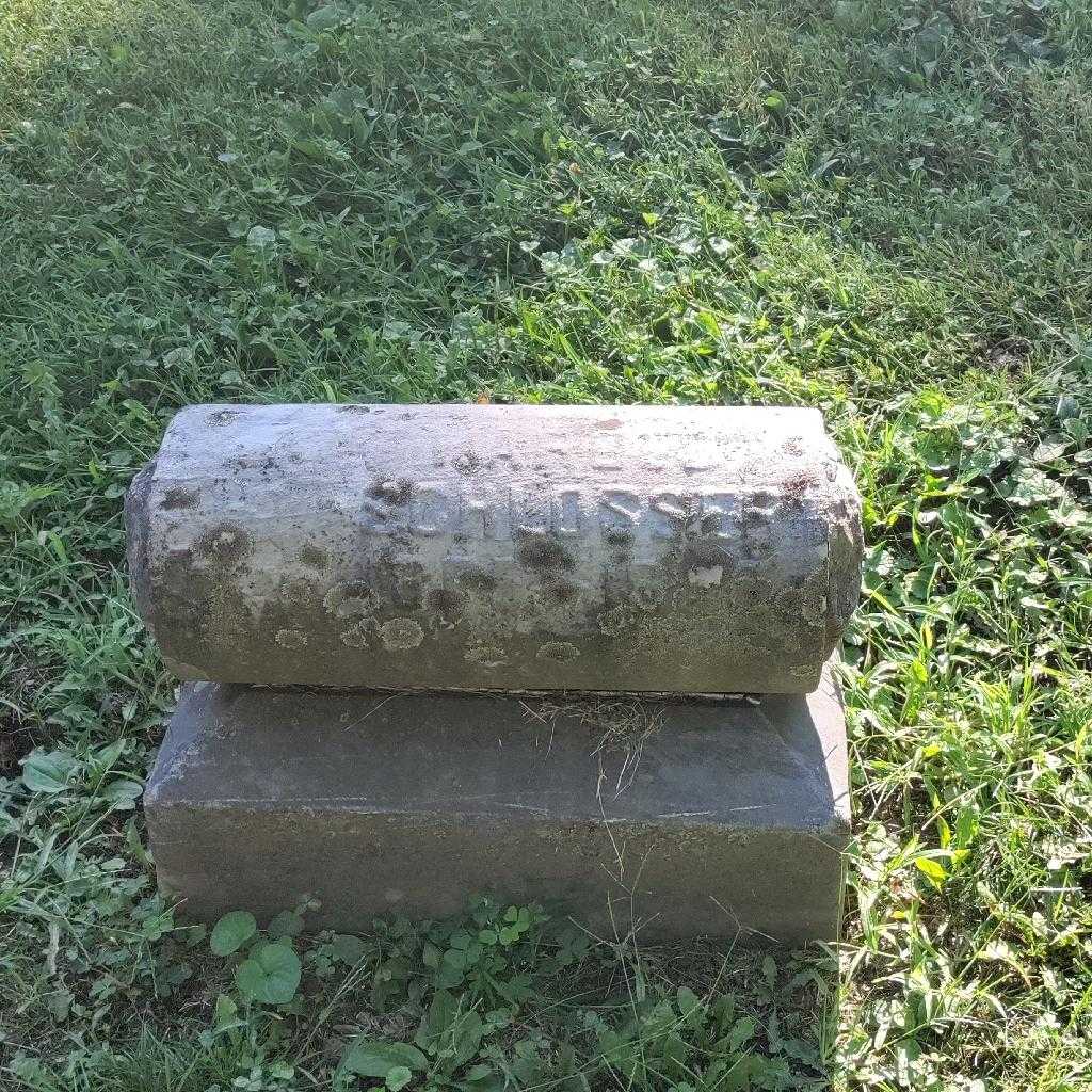 Harold Schlosser's grave. Photo 3