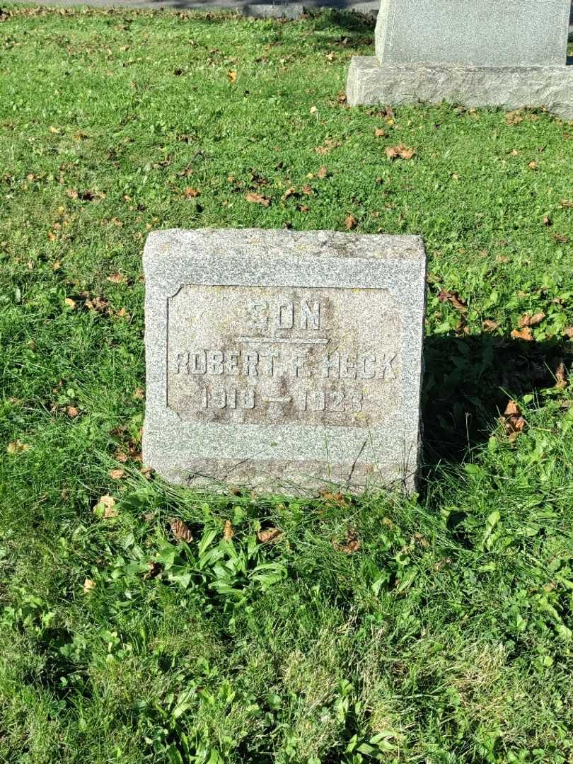 Robert Frederick Heck's grave. Photo 2