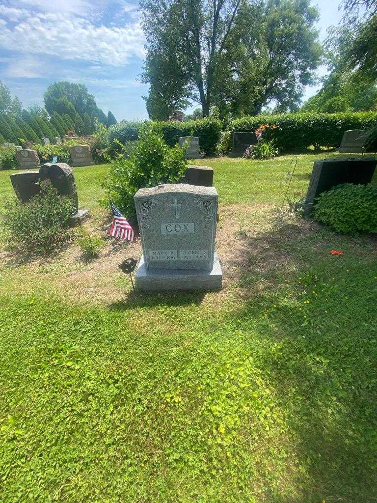 Mary B. Cox's grave. Photo 1