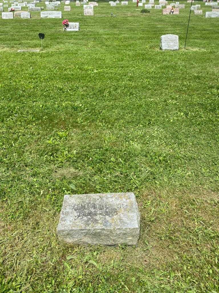 Alma Broeker's grave. Photo 2