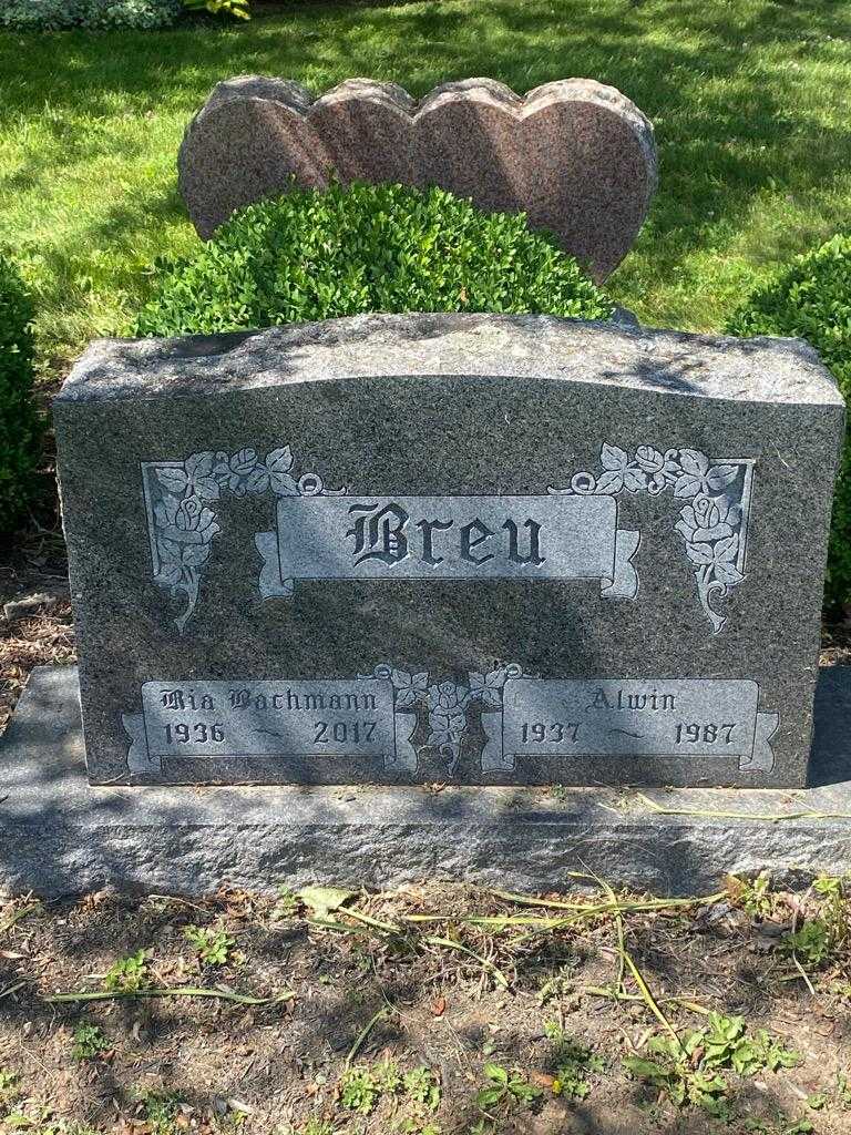 Ria Bachmann Breu's grave. Photo 3