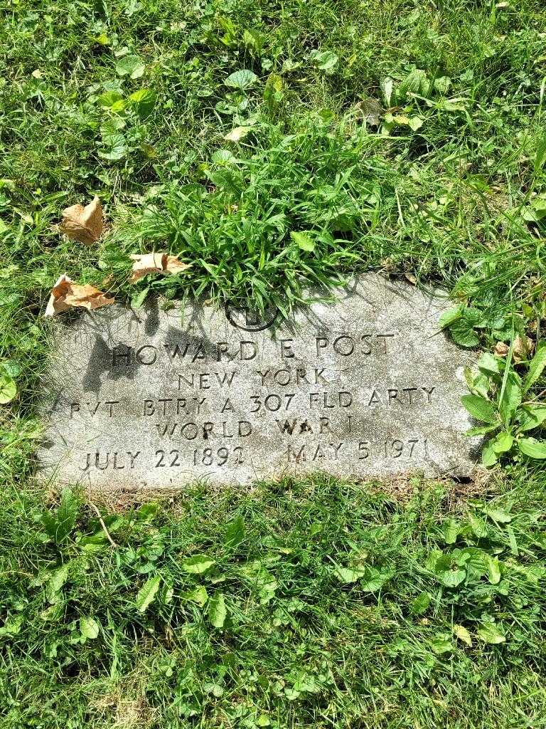 Howard E. Post's grave. Photo 3