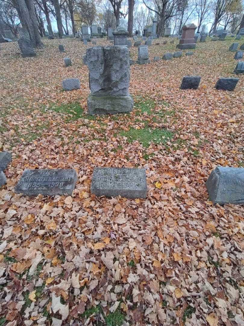 Otto V. Nachant's grave. Photo 1