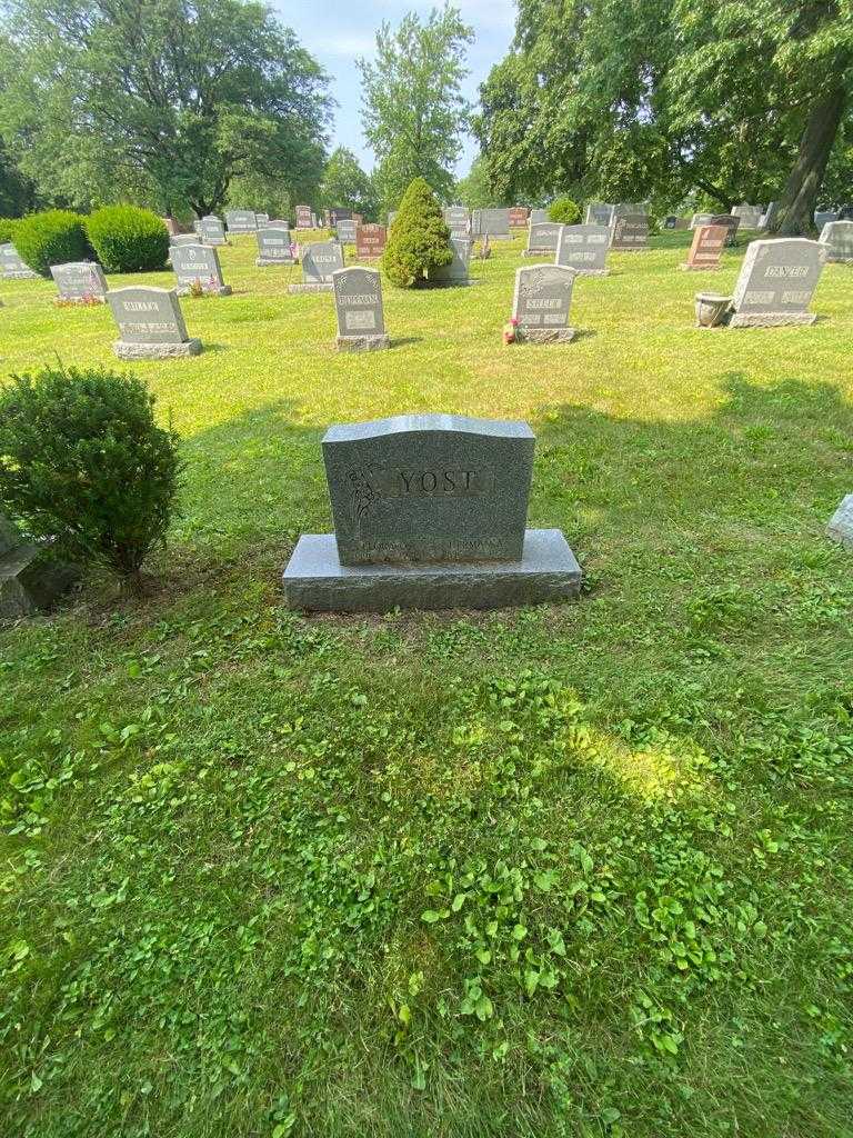 Flora O. Yost's grave. Photo 1