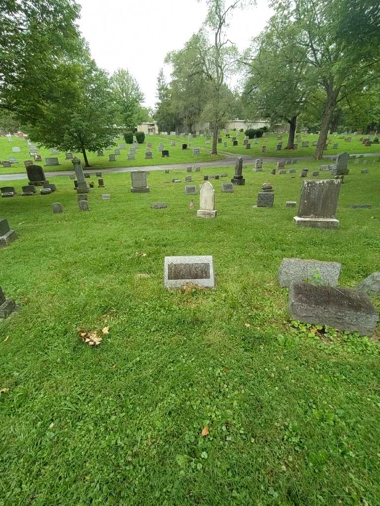 Ruth E. Chilton's grave. Photo 1