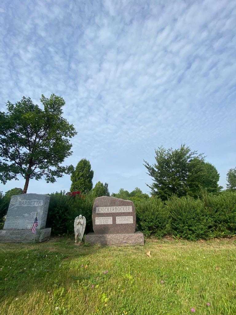 Helen Katherine Knickerbocker's grave. Photo 1