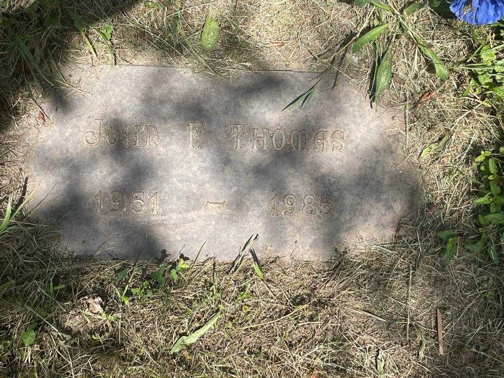 John F. Thomas's grave. Photo 1