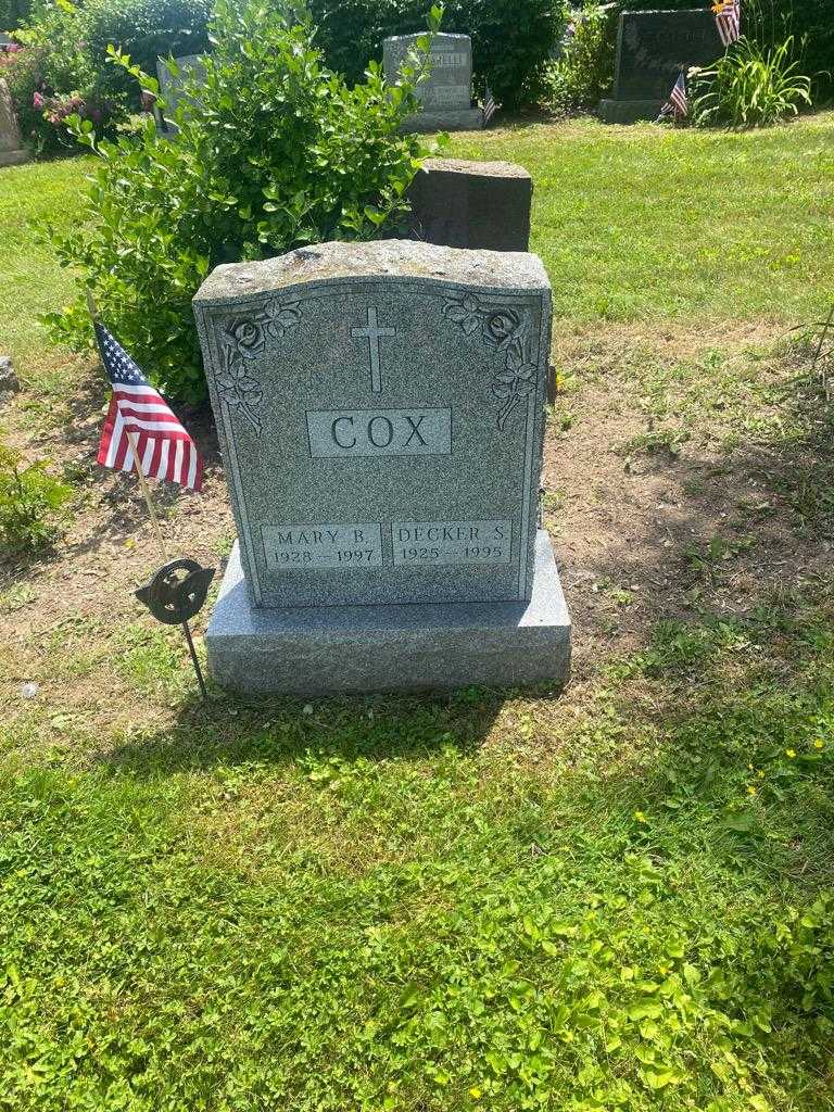 Decker S. Cox's grave. Photo 2