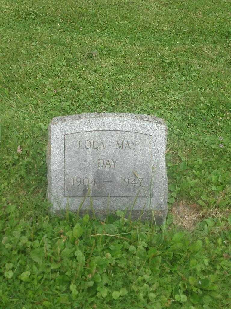 Lola May Day's grave. Photo 2