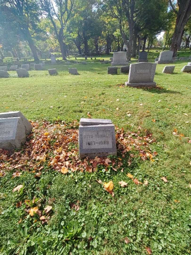 Otto Oswald's grave. Photo 1