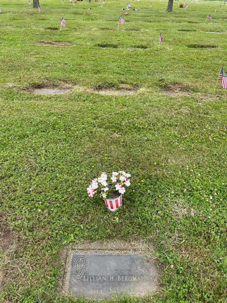 Lillian H. Bergmann's grave. Photo 2