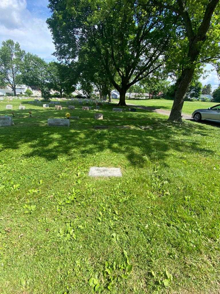 Earleen S. Martin's grave. Photo 4