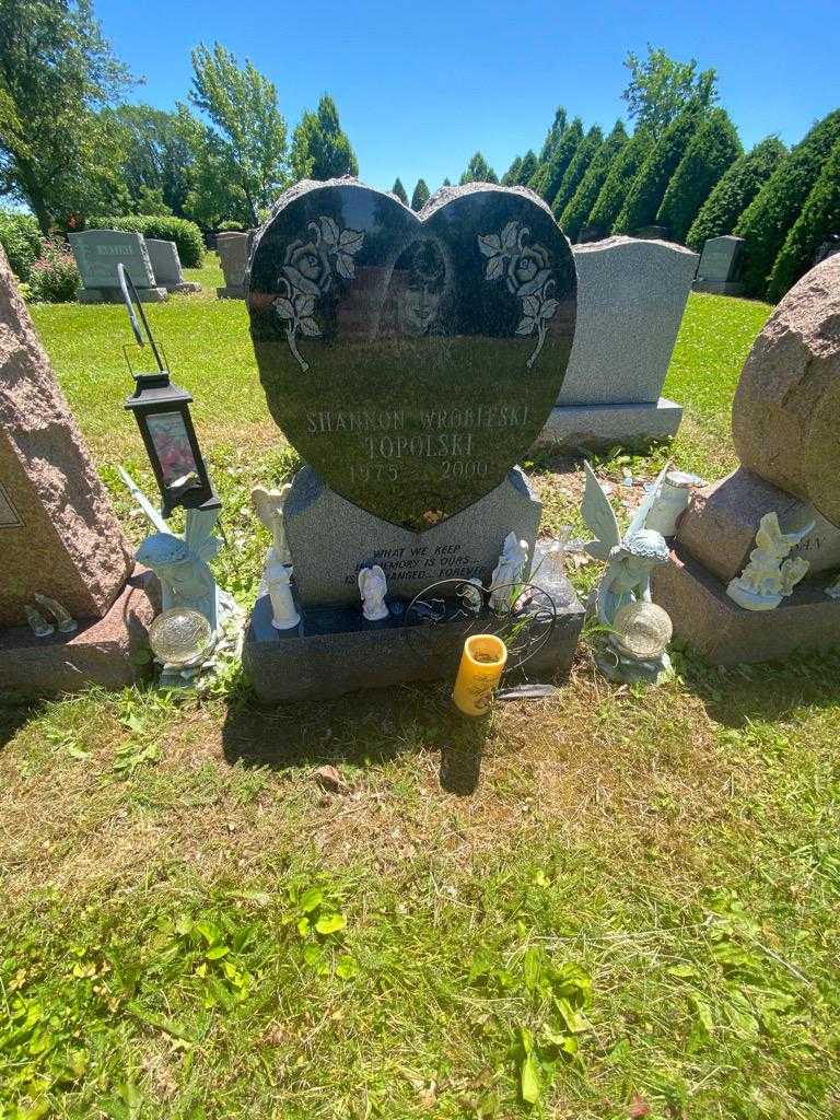 Shannon Wrobleski Topolski's grave. Photo 1