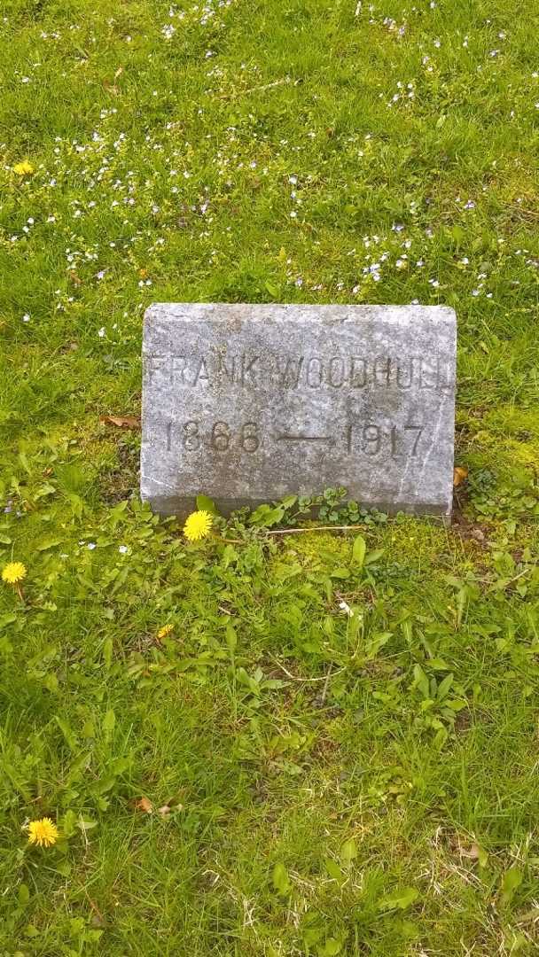 Frank Woodhull's grave. Photo 2