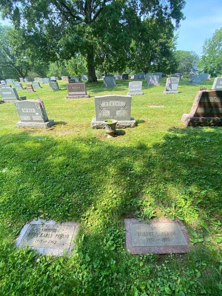 Etta Karle Perini's grave. Photo 1