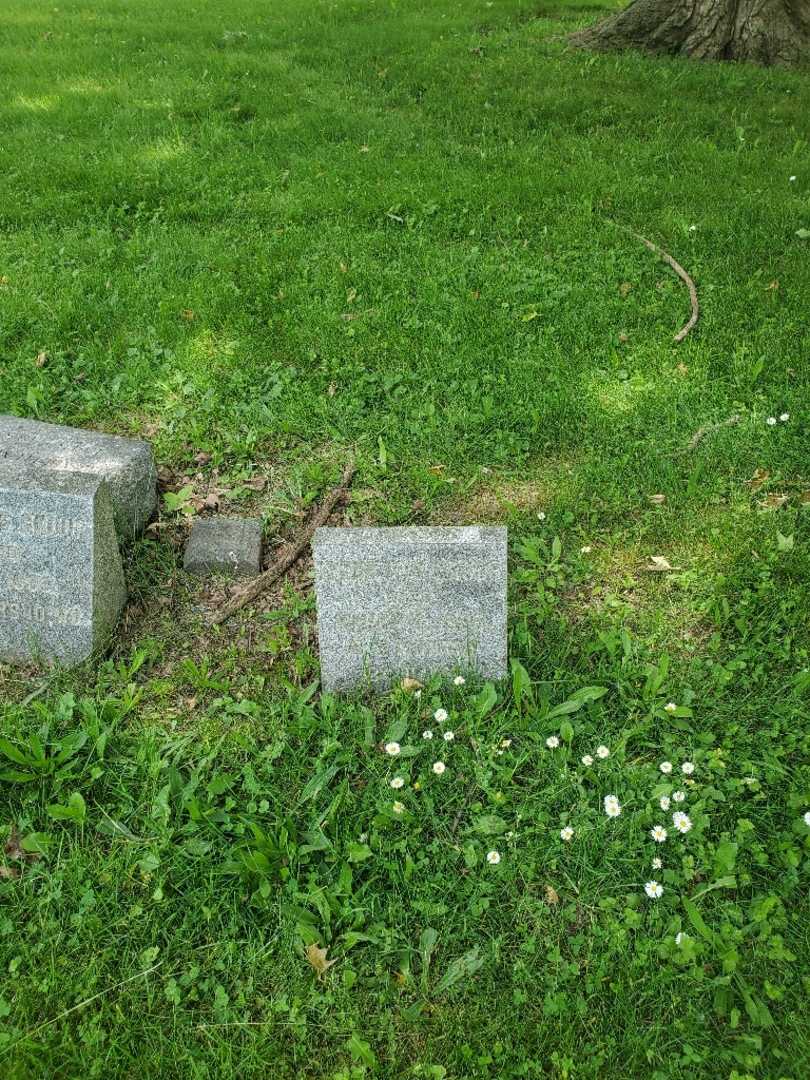 Irene May Group's grave. Photo 3