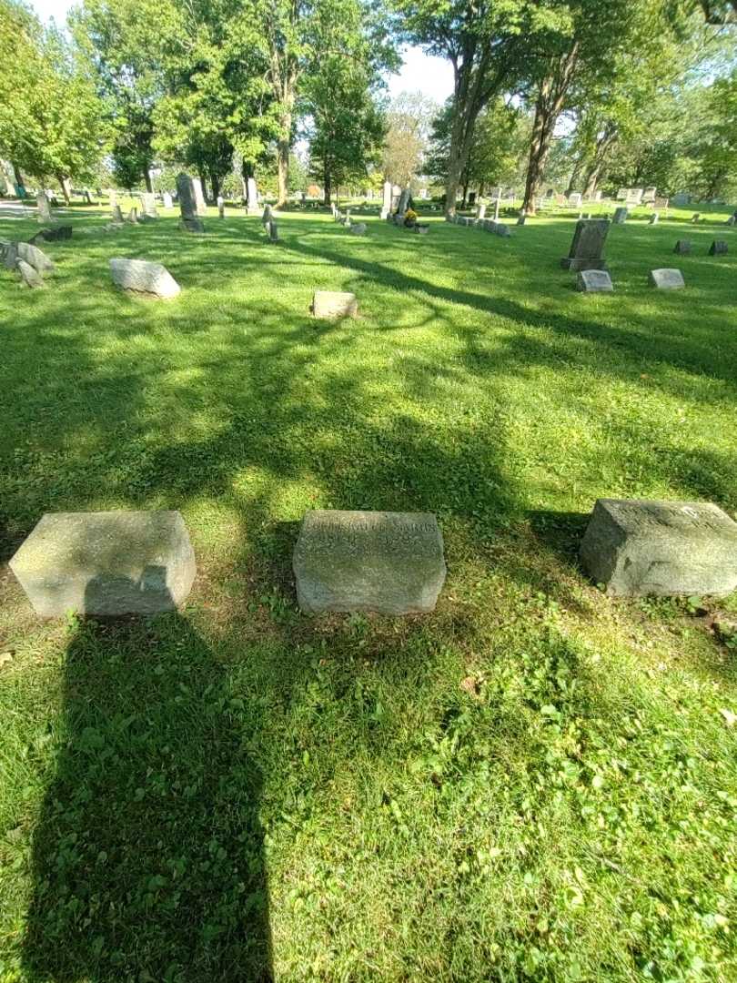 Eva C. Martin's grave. Photo 1