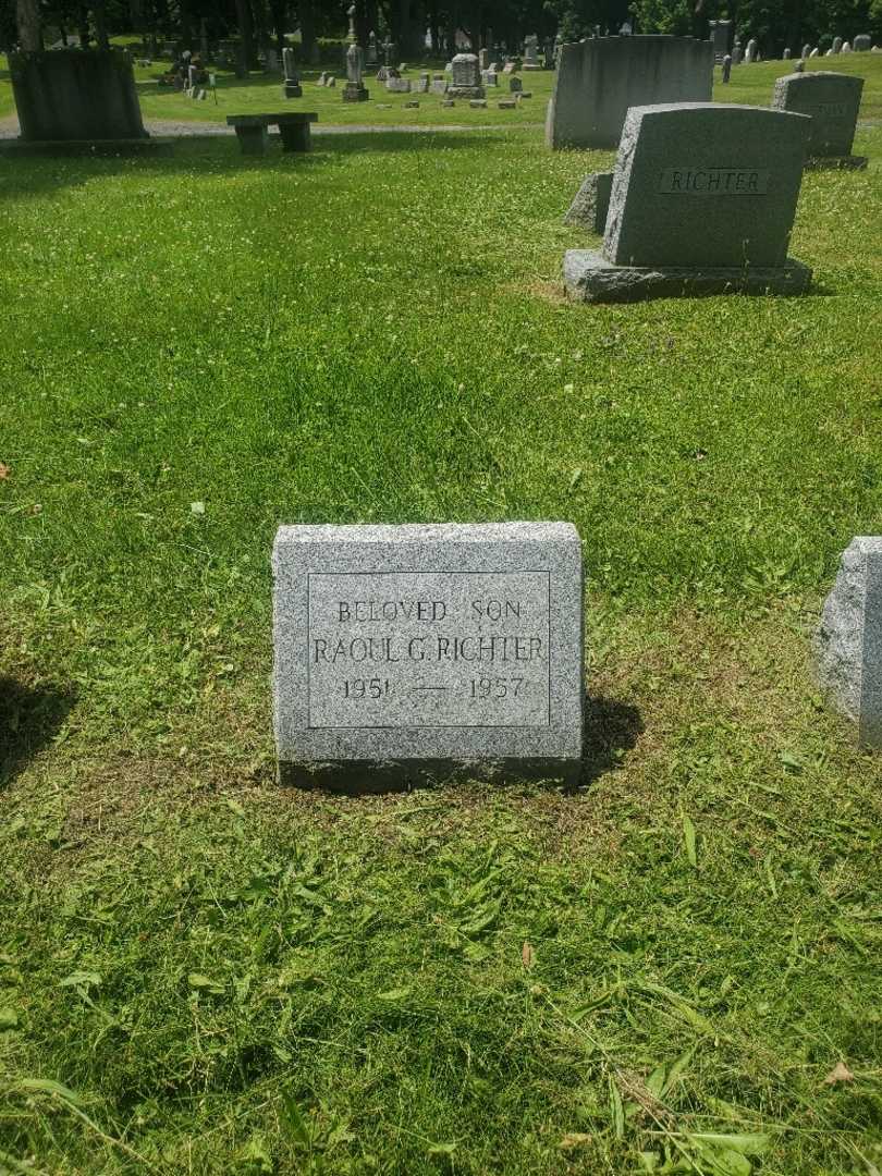 Raoul G. Richter's grave. Photo 2