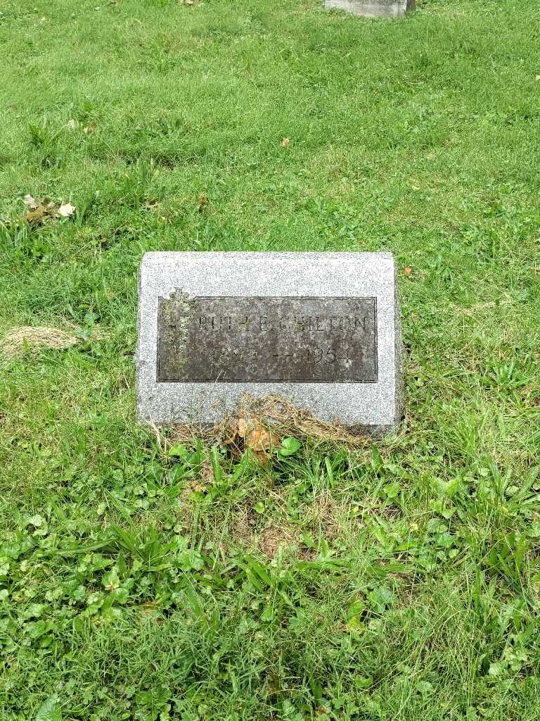 Ruth E. Chilton's grave. Photo 2