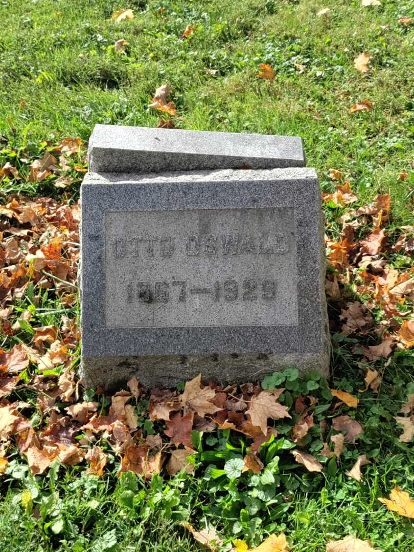 Otto Oswald's grave. Photo 2