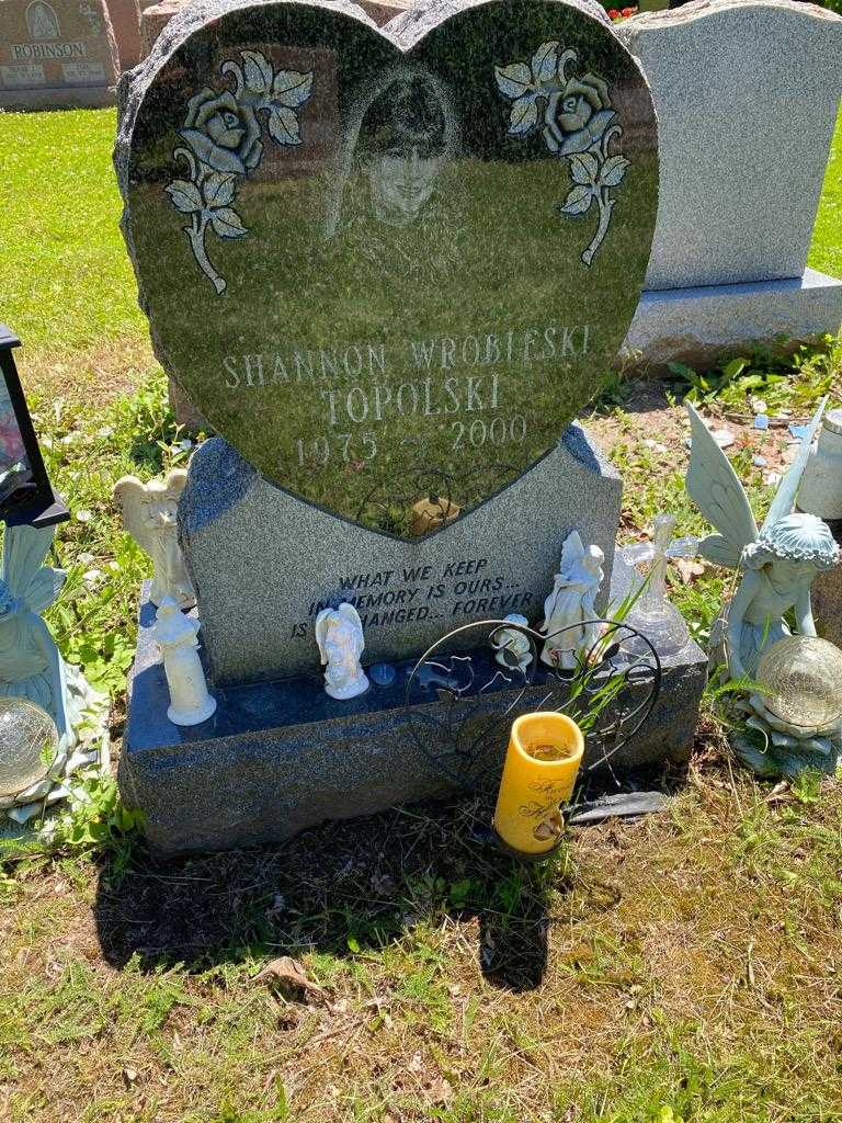 Shannon Wrobleski Topolski's grave. Photo 2