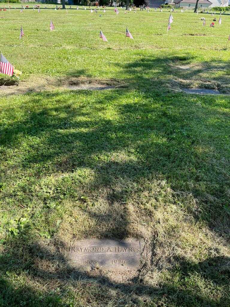 Raymond A. Haynes's grave. Photo 3