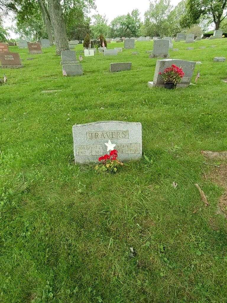 Robert L. Travers's grave. Photo 1