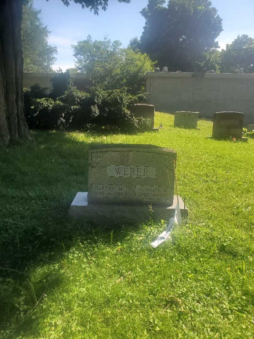 Bertha M. Weber's grave. Photo 2