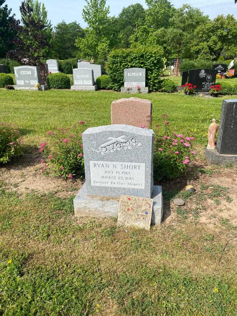 Ryan N. Short's grave. Photo 2
