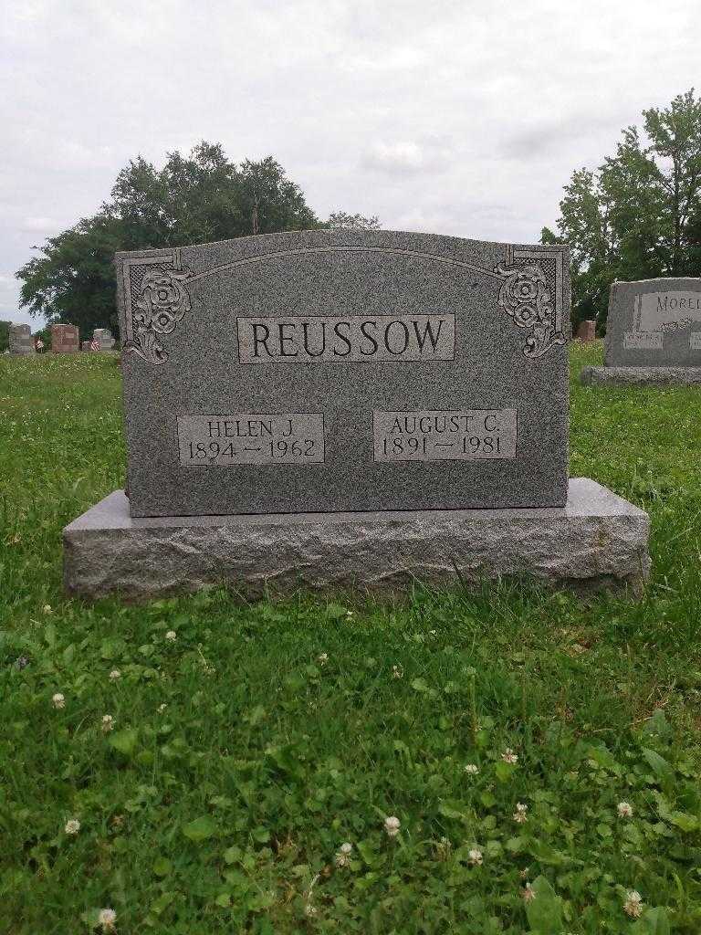 August C. Reussow's grave. Photo 1