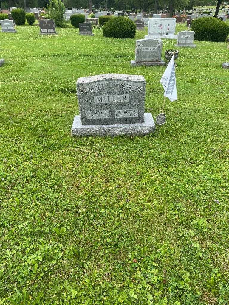 Gladys E. Miller's grave. Photo 2